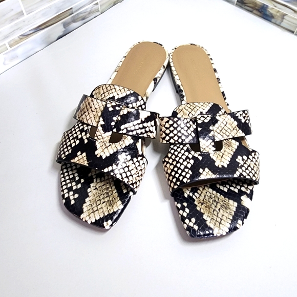 Ann Taylor Flat Sandals - Picture 1 of 4